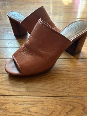 Women's Frye’s Open-Toe Block Heel Mule Brown Leather